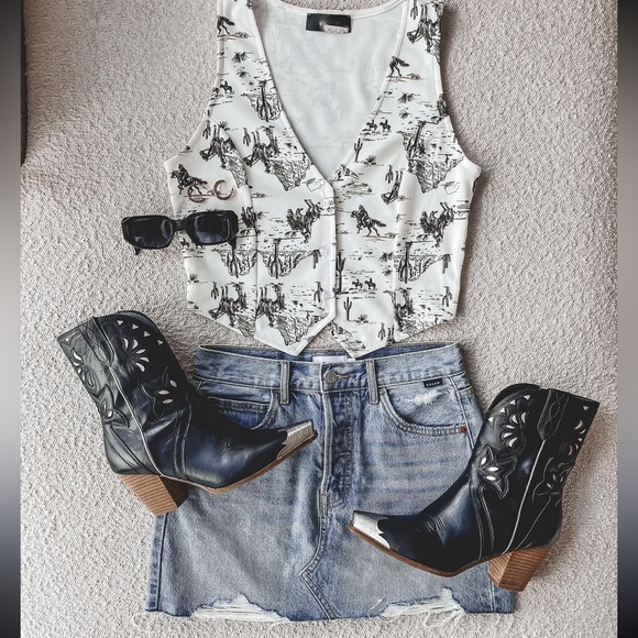 TRUE TO IT WESTERN COWBOY PRINT TOP - Picture 8 of 8